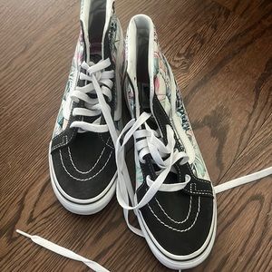 SKATEBOARD?! Brand new never worn Vans